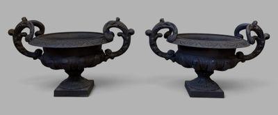 deux vases superposés