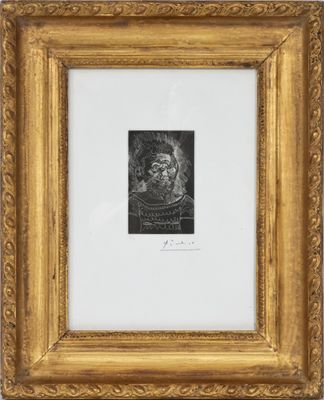 un dessin en noir et blanc représentant un homme, dans un cadre doré