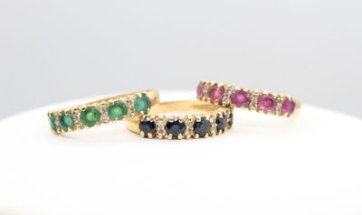 Trio d'alliances en or jaune 18K avec pierres précieuses