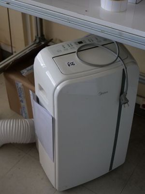 1 Climatiseur Midea Avec Sortie Exterieure