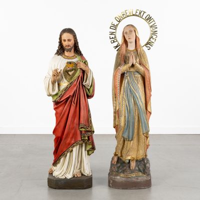 a couple of statues of jesus and mary standing next to each other