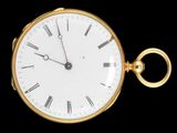 une montre de poche en or avec des chiffres romains sur le cadran
