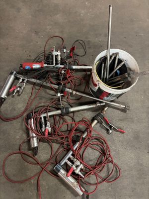 a lot of tools that are laying on the floor