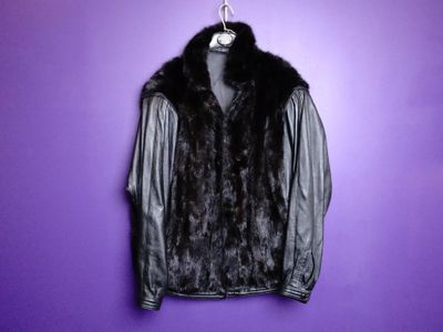 VINTAGE Femme Veste en fourrure naturelle et cuir noir - Photo 1