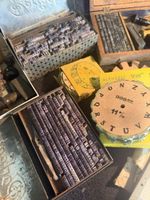 Lot d'imprimerie, tampons, lettres, rouleaux, outillages, ap… (photo 6)