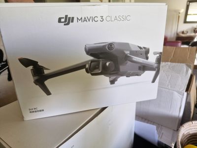a box with a picture of a dji mavic 3 classic in it