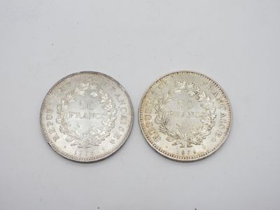 deux pièces d'argent, dont l'une est un souverain et l'autre est un souverain
