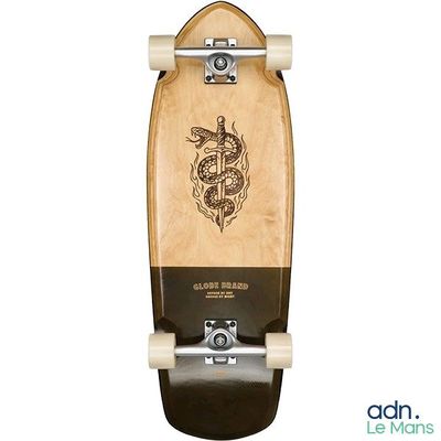 Le skateboard est en bois et arbore un motif représentant un dragon.