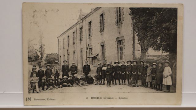Roches : Écoles (HM 3). Petits défauts. Carte rare.