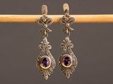 une paire de boucles d'oreilles en argent, ornées d'améthyste et de diamants