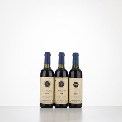 trois bouteilles de vin posées sur une table