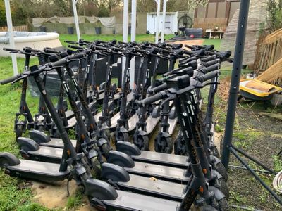 Lot de 25 trottinettes électriques ILOX TROOT, connectées vi…