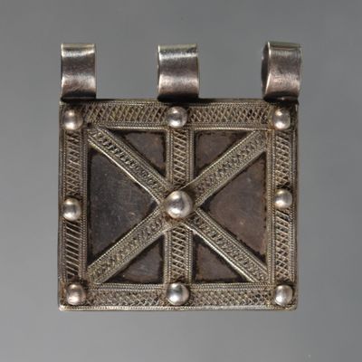 a close up of a metal object on a gray surface