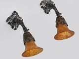 paire d'appliques murales anciennes en forme de cloche, ornées de motifs en filigrane