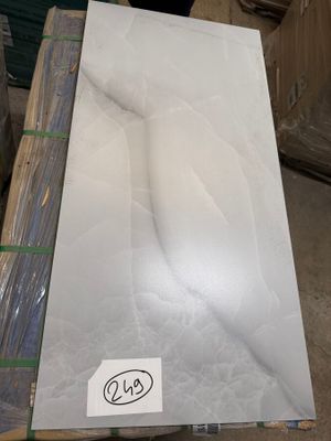 a picture of a piece of white marble on a pallet