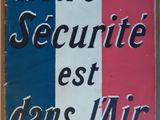 a sign on the wall of a building that says, no more securite est dans air