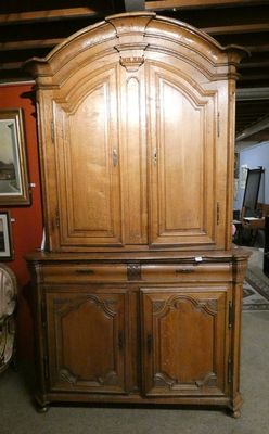 Meuble 2 corps en chêne sculpté 18eS 267x158x60cm