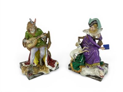 deux figurines d'un homme et d'une femme assis sur un banc