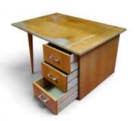 Petit BUREAU en bois de placage, le caisson ouvrant par troi… (photo 2)