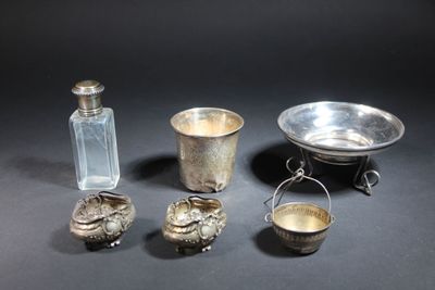 Ensemble de pièces en argent : deux salerons ovales et une t… - Photo 1