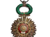 une image représentant une médaille entourée d'une couronne, sur fond blanc