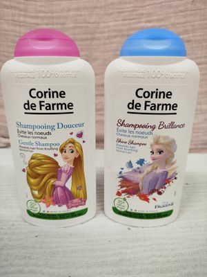 deux flacons de lotion « shaming » posés sur une table