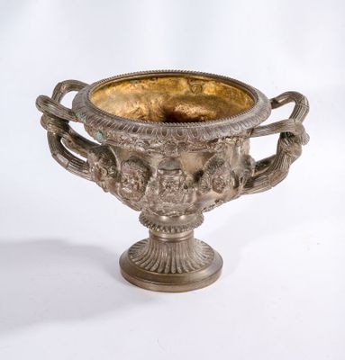 Vase warwick en bronze argenté Dim. H. 13,5x20cm
