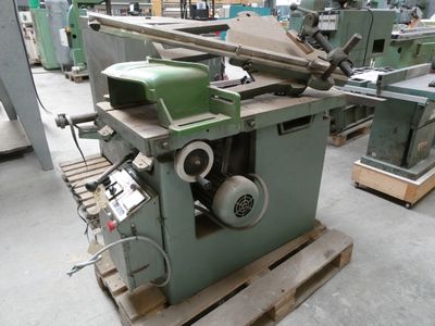a machine that is sitting on a pallet in a factory