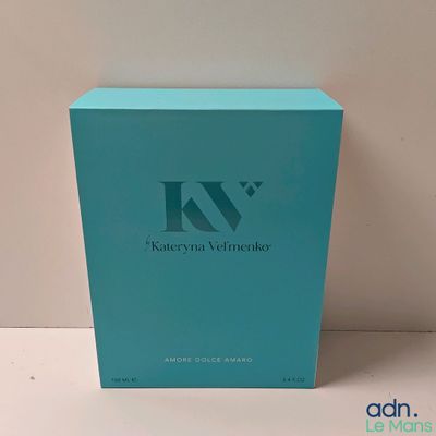 the box is empty and ready to be opened on the table