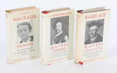 trois livres posés sur une surface blanche, avec une photo d'un homme et d'une femme