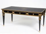 bureau noir et doré avec des tiroirs et des tiroirs sur le dessus