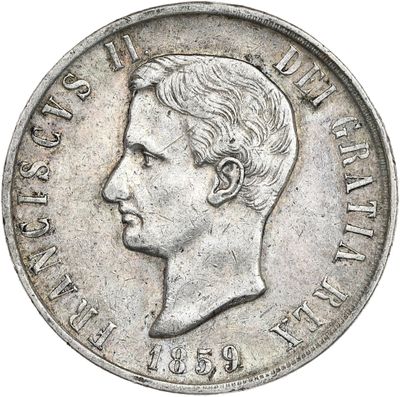Gros plan sur une pièce de monnaie portant le visage d'un homme
