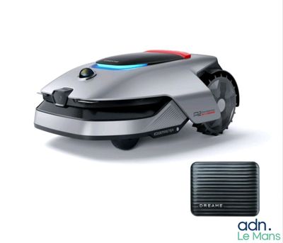 une image représentant une tondeuse robotisée équipée d'une télécommande