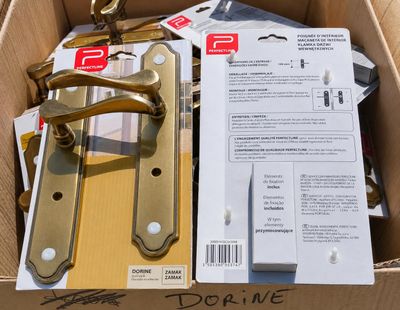 une boîte contenant un certain nombre d'objets
