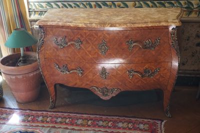 Commode en bois de placage. Style Louis XV - Photo 1