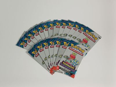 cinq paquets de cartes à collectionner Pokémon empilés les uns sur les autres