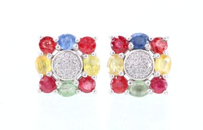 une paire de boucles d'oreilles en saphirs multicolores et diamants