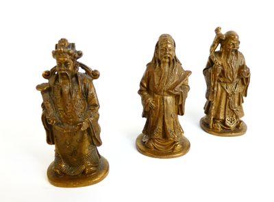 Trois dignitaires chinois en bronze.