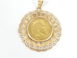 l'image d'une pièce d'or dans un pendentif en filigrane