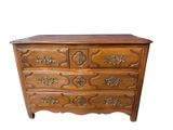 une photo d'une commode en bois
