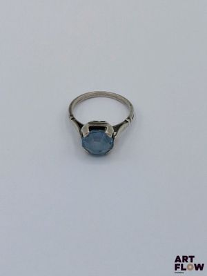 Bague en argent ornée d'une aigue-marine