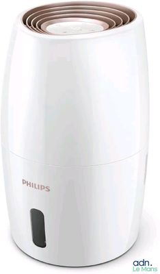 Le purificateur d'air Philips est blanc avec des finitions marron.