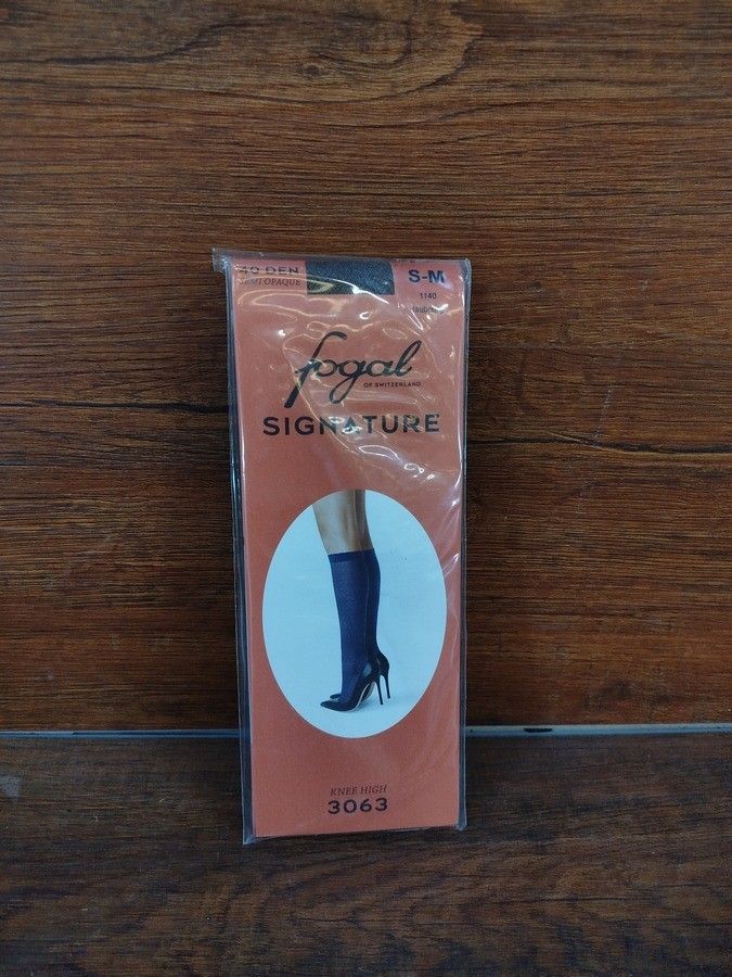 Lot de 150 paires de mi-bas de la marque FOGAL (produit de très haute qualité) - Modèle : SIGNATURE - Couleur : faubo...