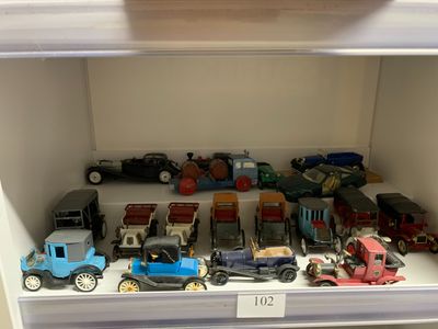 * Lot de véhicules miniatures