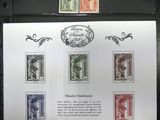 un gros plan d'un morceau de papier avec des timbres dessus