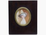 portrait d'une dame vêtue d'une robe blanche et d'un chapeau