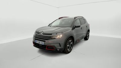 Le nouveau SUV Citroën est présenté dans un décor de studio.