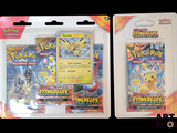 deux paquets de cartes à collectionner Pokémon dans leur emballage plastique, sur fond noir