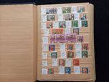 un livre avec beaucoup de timbres