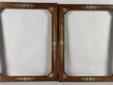 paire de cadres anciens en bois ornés de dorures à la feuille